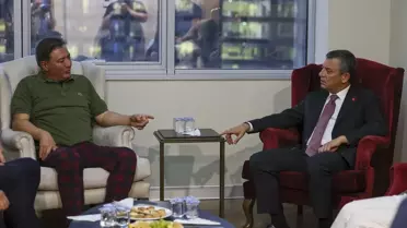Özgür Özel, Murat Emir’i Hastanede Ziyaret Etti