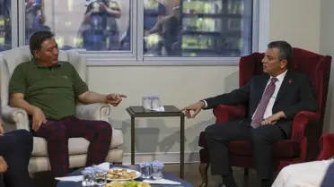 Özgür Özel, Murat Emir’i Hastanede Ziyaret Etti